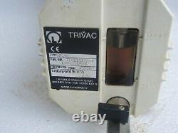 Leybold Trivac D2.5E Rotary Vane Pump 2.5 m3/hr (= 1.5 cfm) T1-21111247