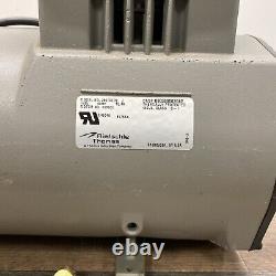 Compresseur/Vide-pompe à piston HP 6.6 cfm Thomas, numéro de modèle 2807CE72.