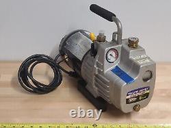 Ritchie Yellow Jacket 93560 SuperEvacT 6 CFM 2 Stage Vacuum Pump <br/>   <br/> 
Translate to French: Pompe à vide à deux étages Ritchie Yellow Jacket 93560 SuperEvacT 6 CFM